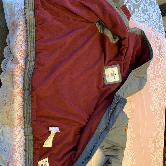 Abercromie - Picture 2 of 6